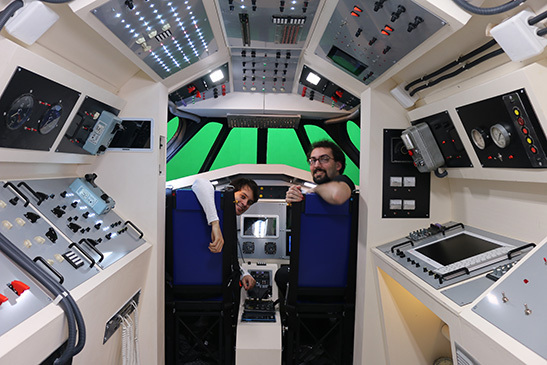 L'équipage du Sense of Wonder aux commandes du vaisseau-monde de Proxima b.