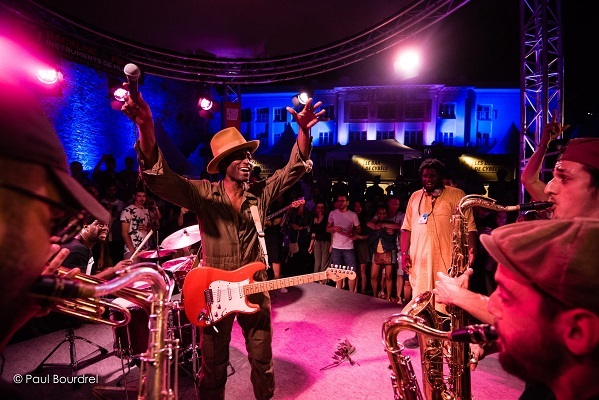 concert-surprise de Keziah Jones sur la scène gratuite de Jazz à Vienne organisé par LGTDZ en 2018